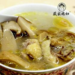 藏家盐渍菌炖土鸡的做法[图]