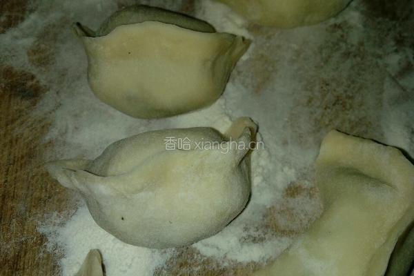 韭菜木耳饺子的做法图解5