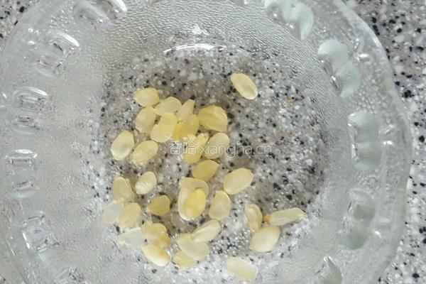 ✔桃胶皂角米豆粥的做法图解6