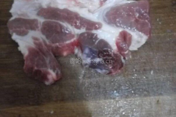 菠菜肉丸汤的做法图解1