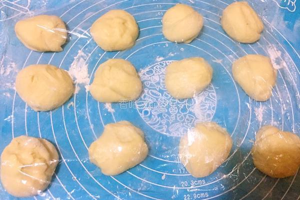 黑豆芝麻花生面包的做法图解9
