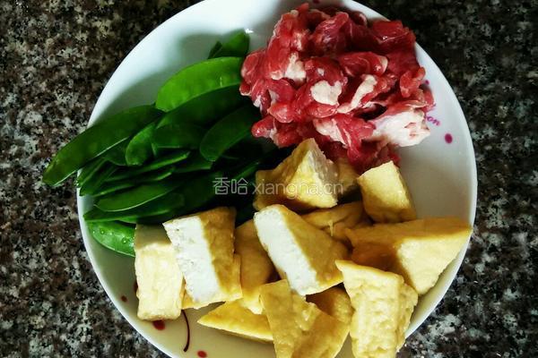 三角豆腐炒肉的做法图解1