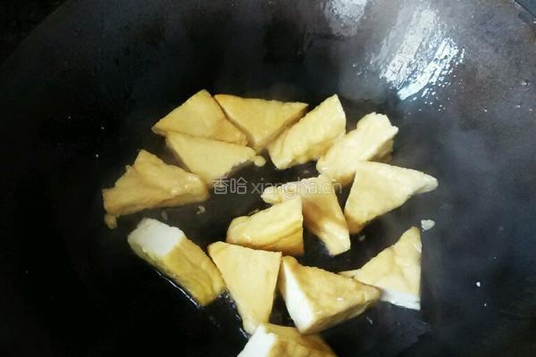 三角豆腐炒肉的做法图解3