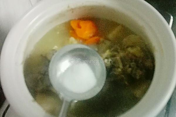 胡萝卜葛根骨头汤的做法图解4