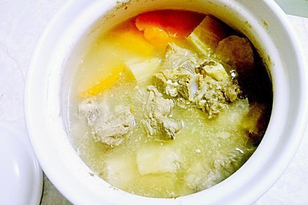 胡萝卜葛根骨头汤的做法图解5
