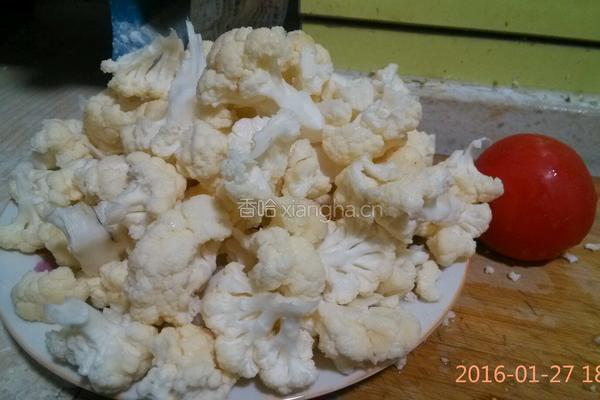 西红柿炒菜花的做法图解1