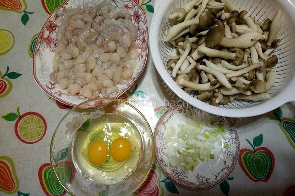 三鲜蟹味菇的做法图解1