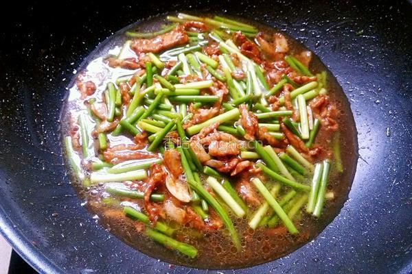 蒜苔肉丝捞面的做法图解8
