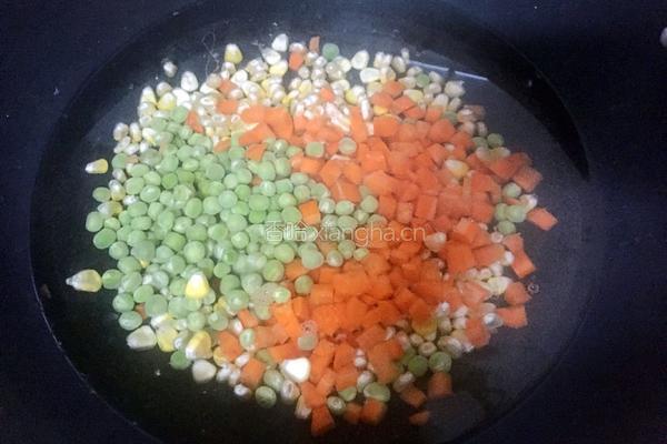 什锦炒饭的做法图解2
