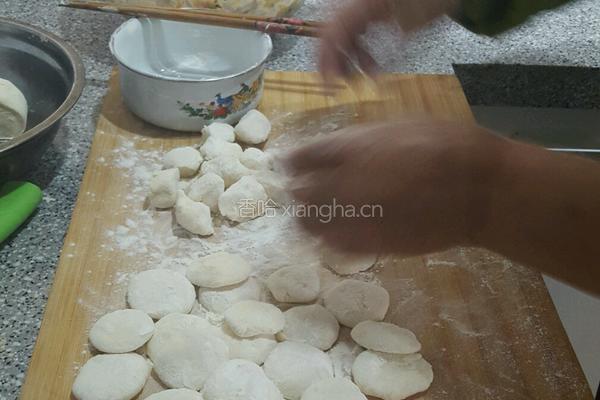 猪肉白菜木耳饺子水饺的做法图解6