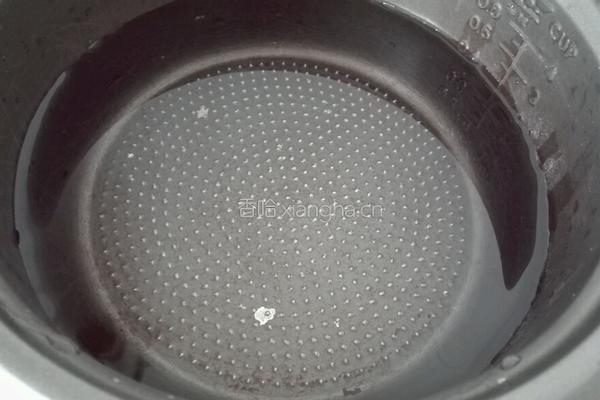 红糖黑豆甜汤的做法图解4