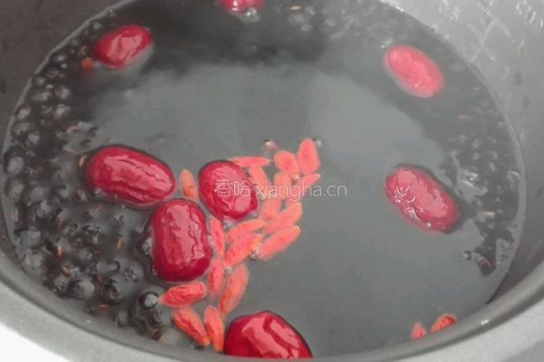 红糖黑豆甜汤的做法图解6