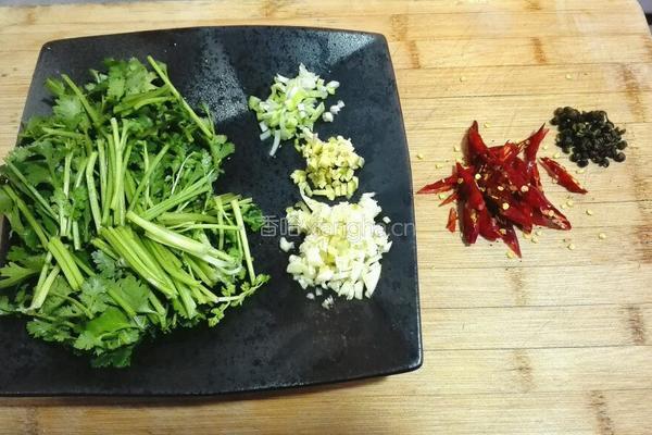 干煸杏鲍菇的做法图解3
