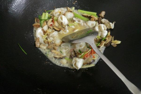 蘑菇瘦肉炒鱼泡的做法图解5