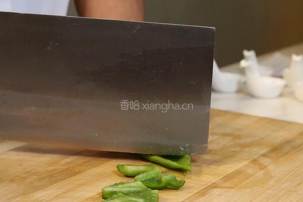 腐竹木耳炒肉的做法图解5
