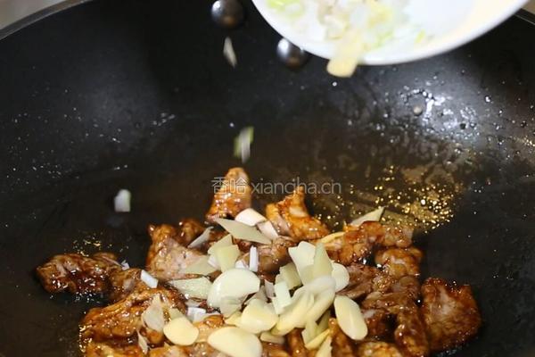 腐竹木耳炒肉的做法图解9