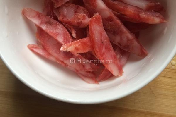 杏鲍菇炒腊肠的做法图解3