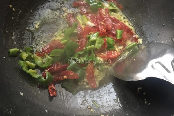 杏鲍菇炒腊肠的做法图解4