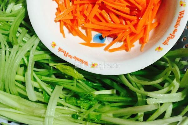 芹菜煎饺的做法图解2