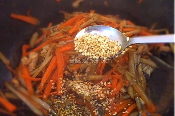 牛蒡胡萝卜丝炒肉丁的做法图解5