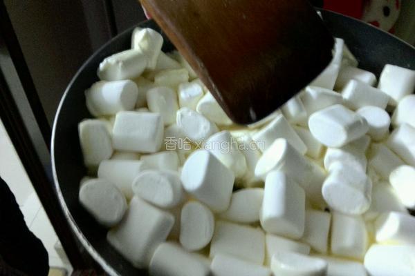 抹茶蔓越莓牛轧糖的做法图解3