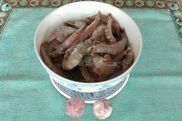 蒜蓉豉油蒸虾的做法图解1