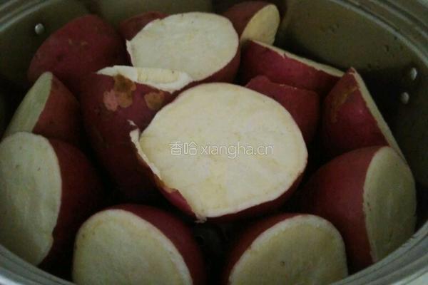 蒸地瓜的做法图解1