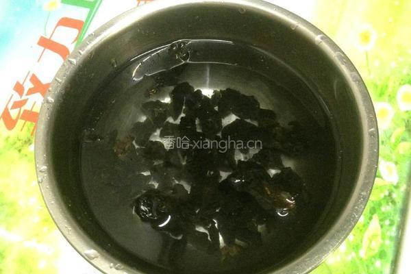 木耳荷兰豆炒鸡蛋的做法图解2