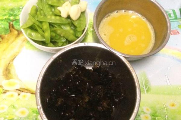 木耳荷兰豆炒鸡蛋的做法图解5
