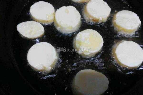 皮蛋拌玉子豆腐的做法图解3