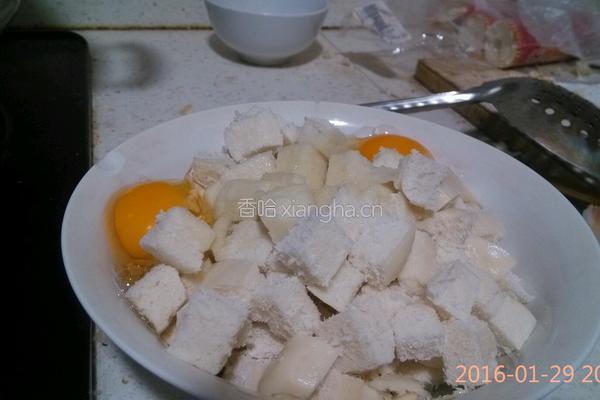 鸡蛋炒馒头块的做法图解2