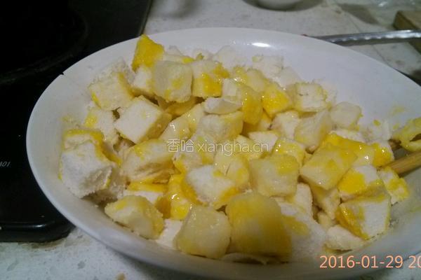 鸡蛋炒馒头块的做法图解3