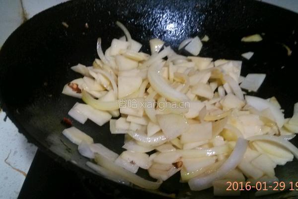 土豆炒番茄的做法图解2