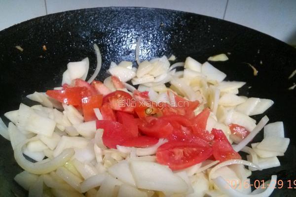 土豆炒番茄的做法图解3