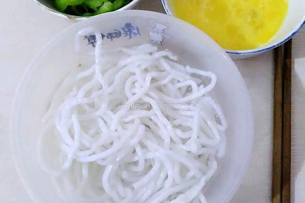 热炒土豆粉的做法图解2