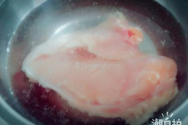 迷迭香煎鸡胸肉的做法图解1
