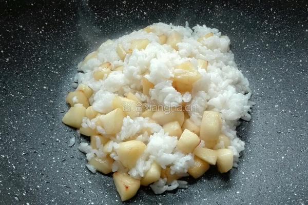 苹果炒饭的做法图解5