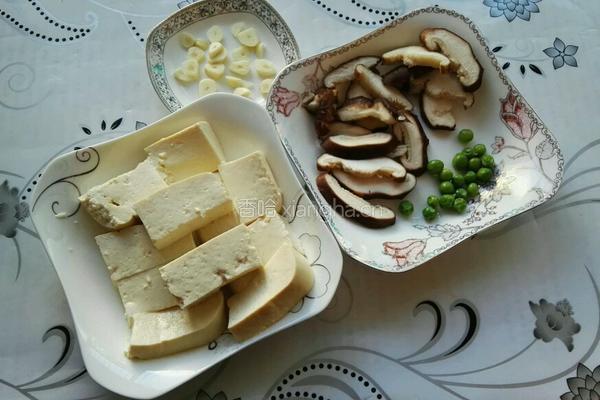 香菇烧豆腐的做法图解1