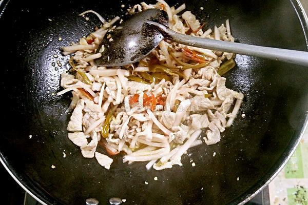 酸菜肉丝的做法图解10