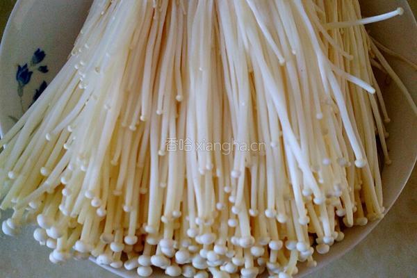 五花肉卷金针菇的做法图解2
