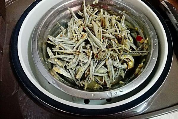剁椒蒸咸鱼仔的做法图解4
