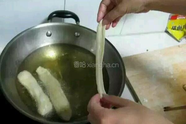 炸油条的做法图解9