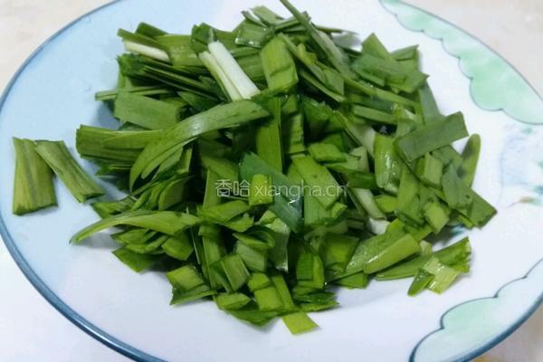 豆芽烩韭菜的做法图解2