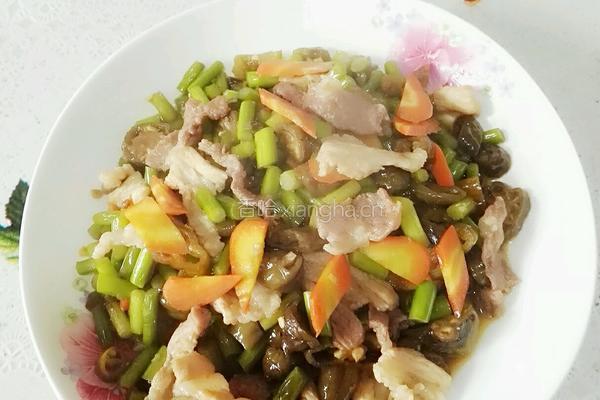 蒜苗红萝卜炒肉的做法图解5
