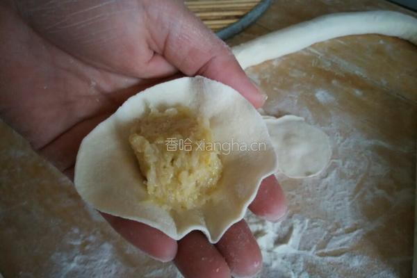 酸菜油渣饺子的做法图解3