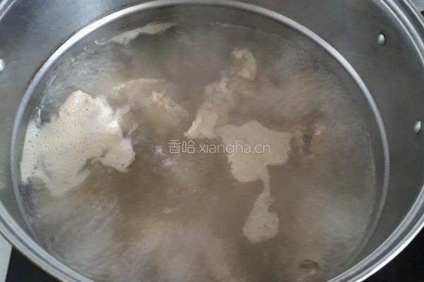 海带排骨汤的做法图解3