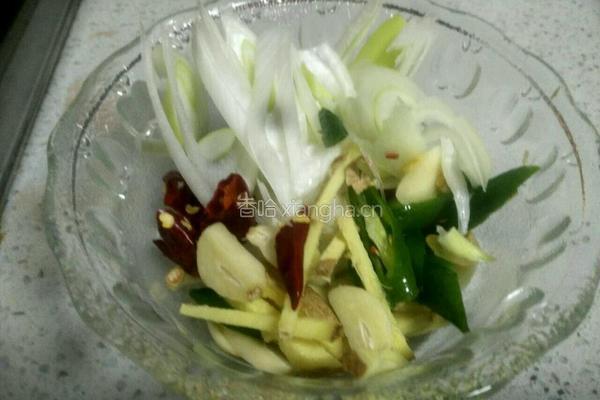 酸辣白菜的做法图解1