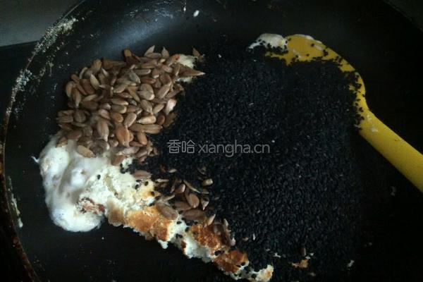 黑芝麻牛轧糖的做法图解6