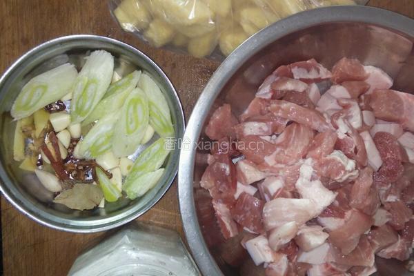 豆泡炖红烧肉的做法图解1