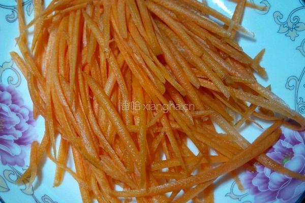 青椒胡萝卜丝炒肉的做法图解1
